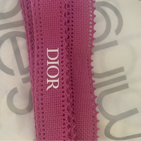 DIOR Gift Box with Ribbon - Picture 5 of 6